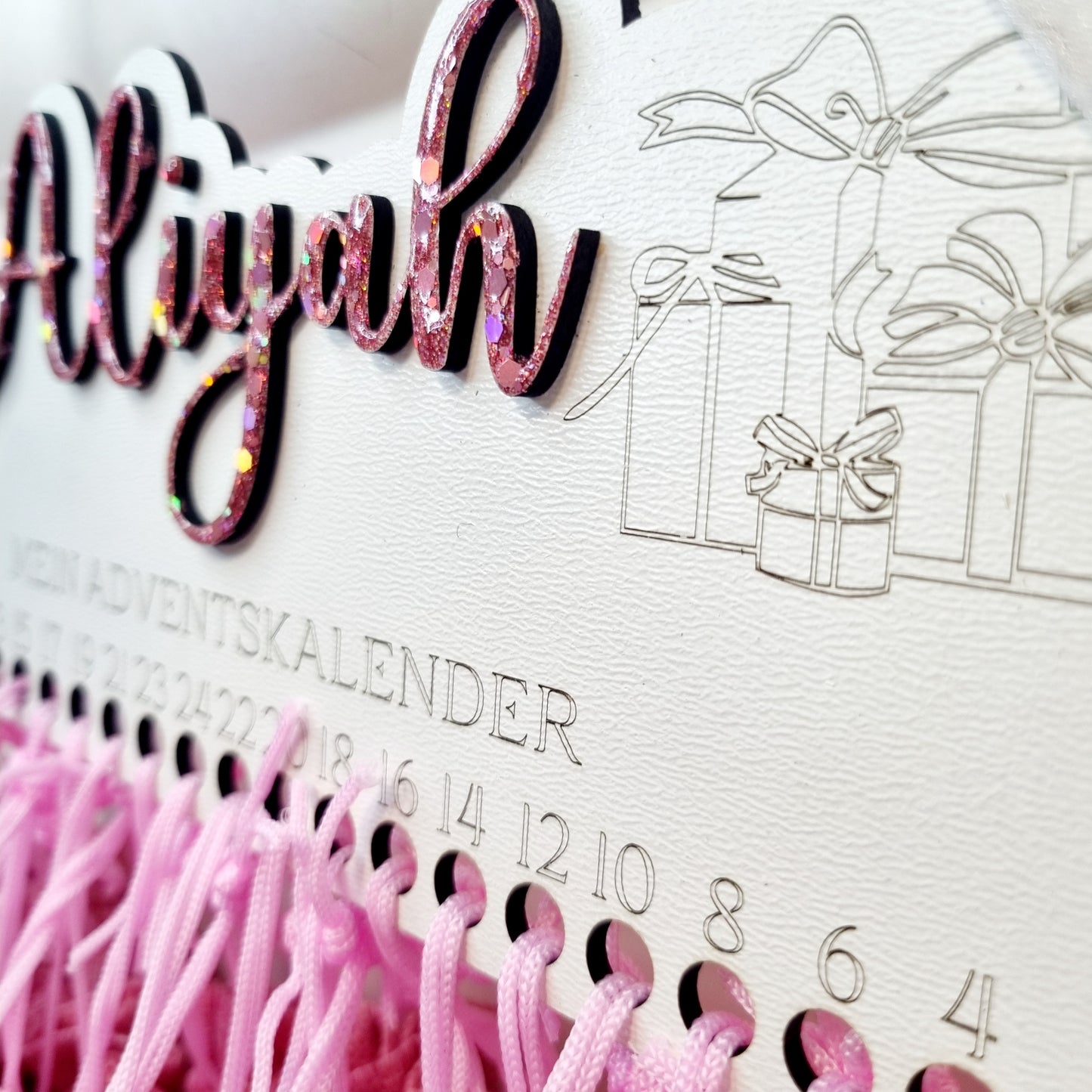 Personalisierter Adventskalender aus Holz – Magische Vorfreude für Kinder & Familien