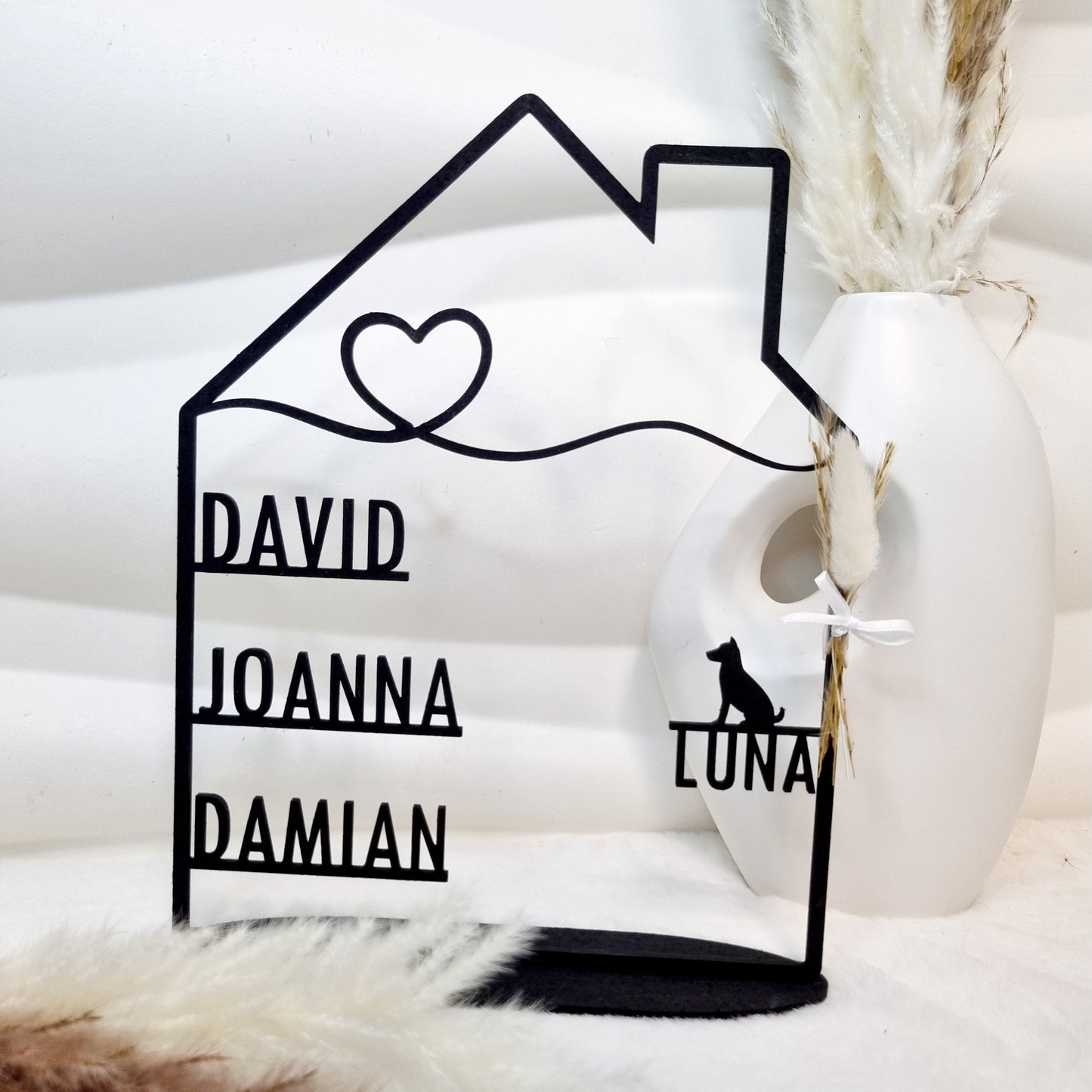 Haus mit Namen in schwarz | personalisiert | Einzugsgeschenk | Türschild | Familie | Hochzeit | Hund | Katze