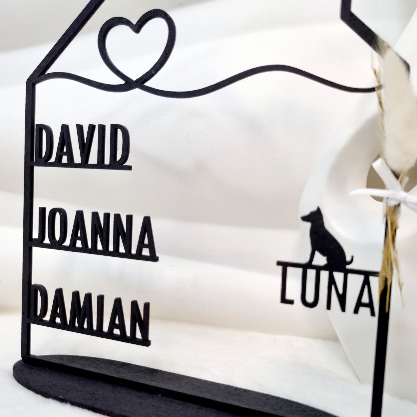 Haus mit Namen in schwarz | personalisiert | Einzugsgeschenk | Türschild | Familie | Hochzeit | Hund | Katze