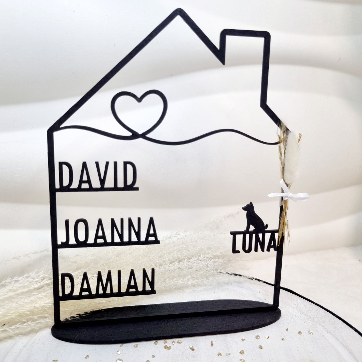Haus mit Namen in schwarz | personalisiert | Einzugsgeschenk | Türschild | Familie | Hochzeit | Hund | Katze