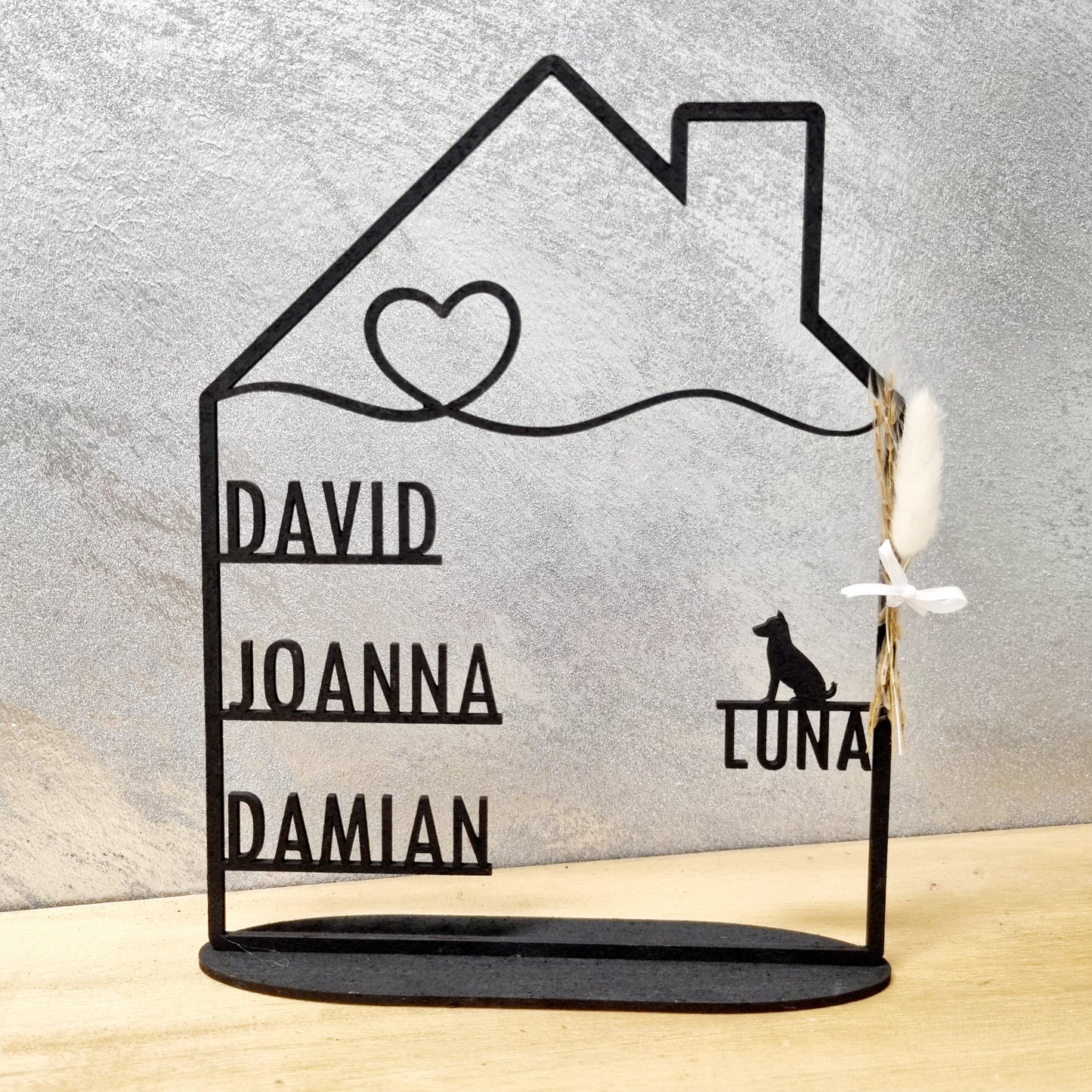 Haus mit Namen in schwarz | personalisiert | Einzugsgeschenk | Türschild | Familie | Hochzeit | Hund | Katze