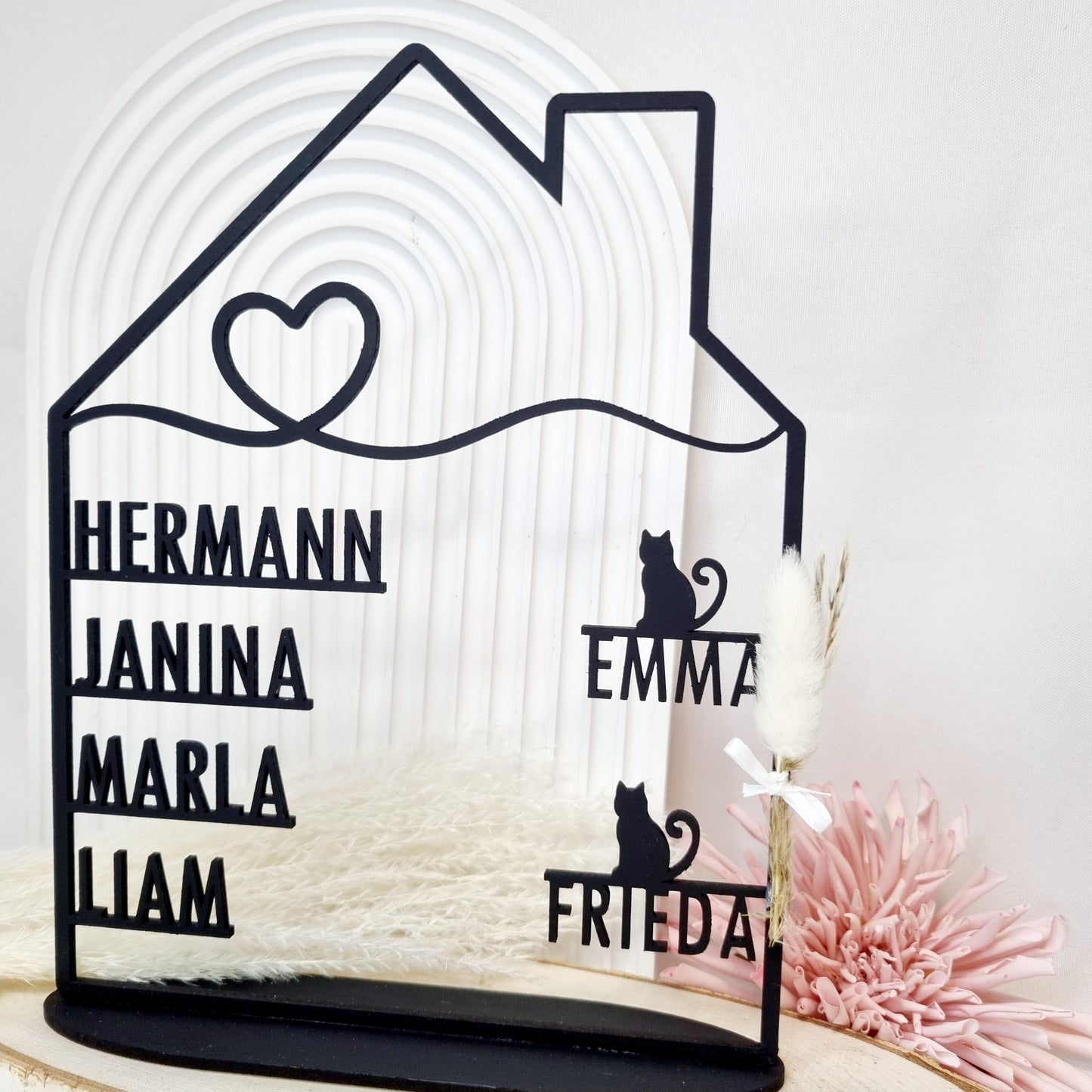 Haus mit Namen in schwarz | personalisiert | Einzugsgeschenk | Türschild | Familie | Hochzeit | Hund | Katze