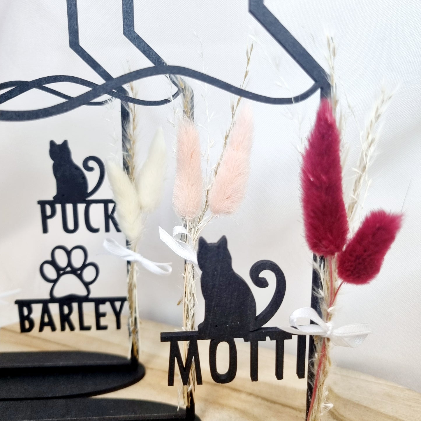 Haus mit Namen in schwarz | personalisiert | Einzugsgeschenk | Türschild | Familie | Hochzeit | Hund | Katze