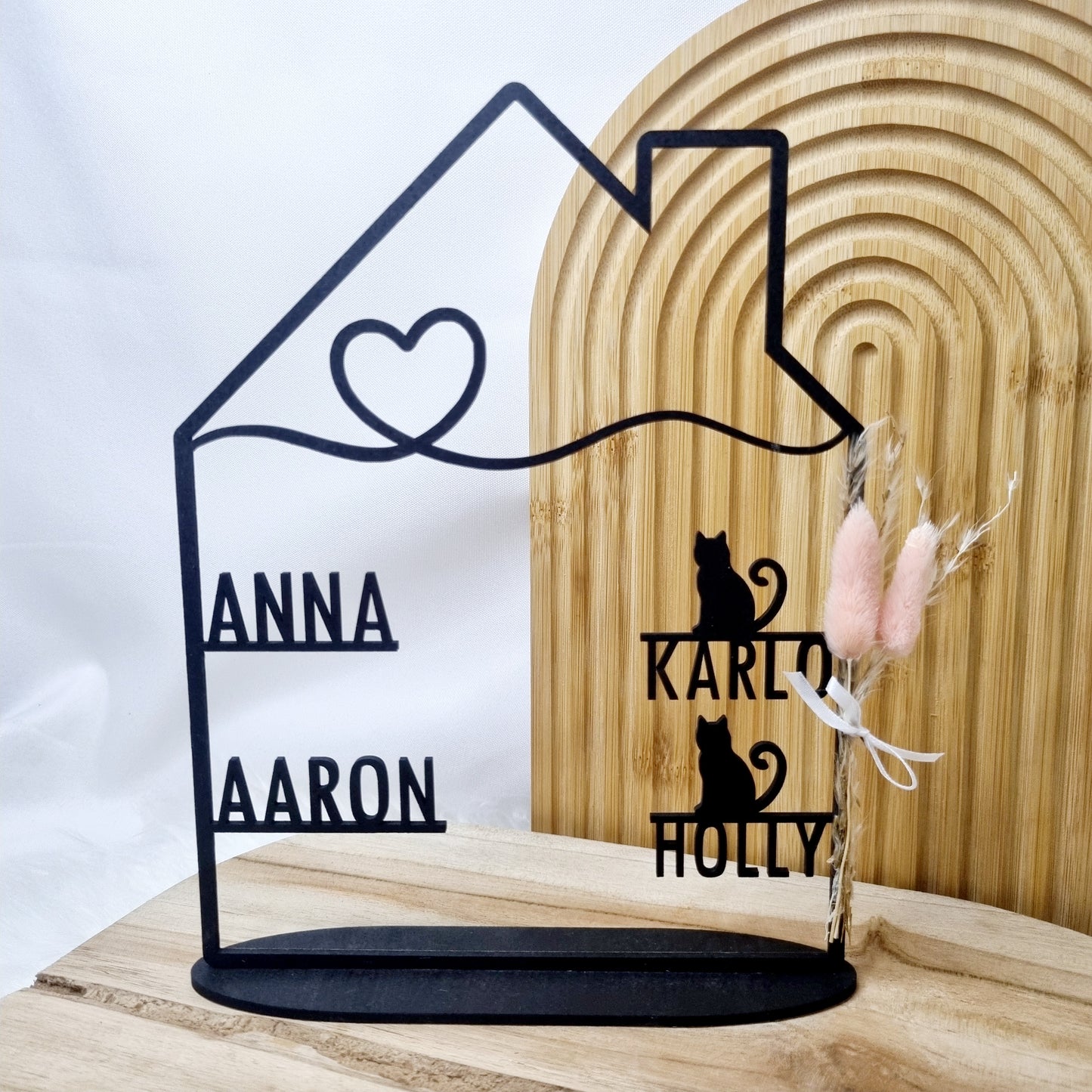Haus mit Namen in schwarz | personalisiert | Einzugsgeschenk | Türschild | Familie | Hochzeit | Hund | Katze