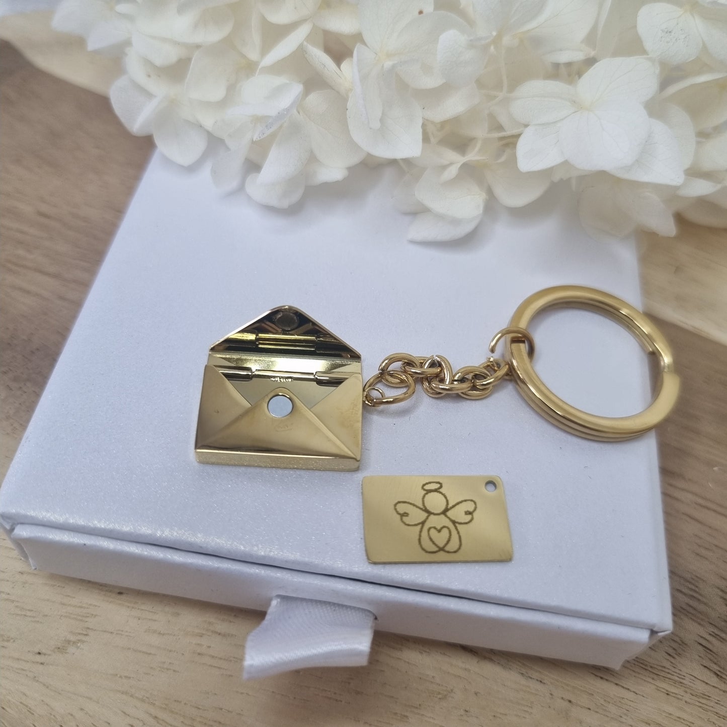 Schlüsselanhänger in Briefumschlagform mit Gravur - Gold