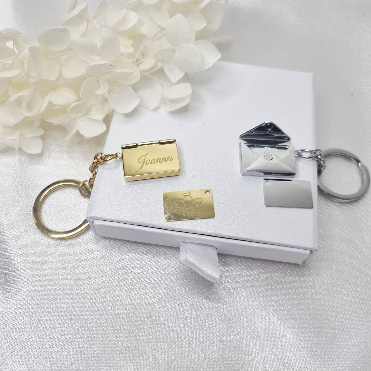 Gravierter Umschlag-Schlüsselanhänger in Geschenkverpackung – ideales Geschenk für Männer und Frauen