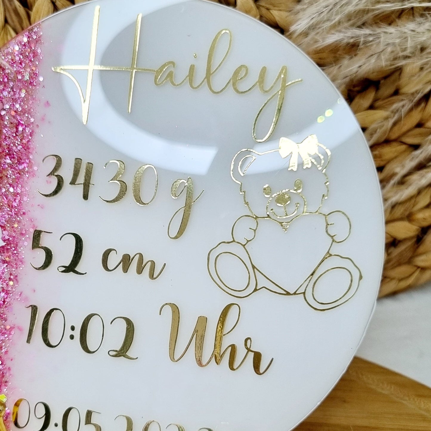 Personalisierte Acryltafel zur Geburt | Mit Motiv und Ständer