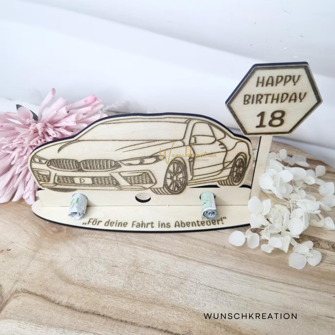 Geldgeschenk Auto aus Holz – Personalisiert mit Name & Alter | Führerschein | Geburtstag Teenager