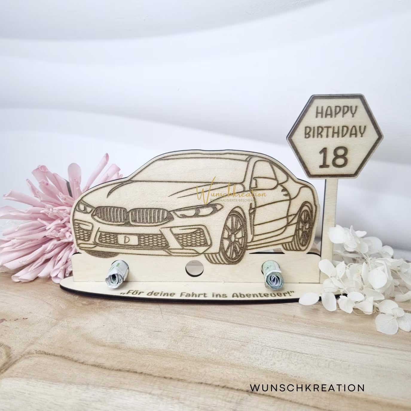 Geldgeschenk Auto aus Holz – Personalisiert mit Name & Alter | Führerschein | Geburtstag Teenager