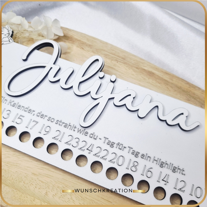 Personalisierter Adventskalender aus Holz – Handgefertigt mit Gravur & Glitzereffekt