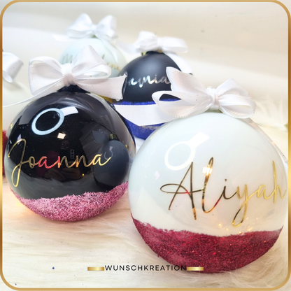 Personalisierte Weihnachtskugel Glas mit Glitzer (Handgefertigt) | Weiß Glanz | 8 cm | Name | Weihnachtsbaumschmuck