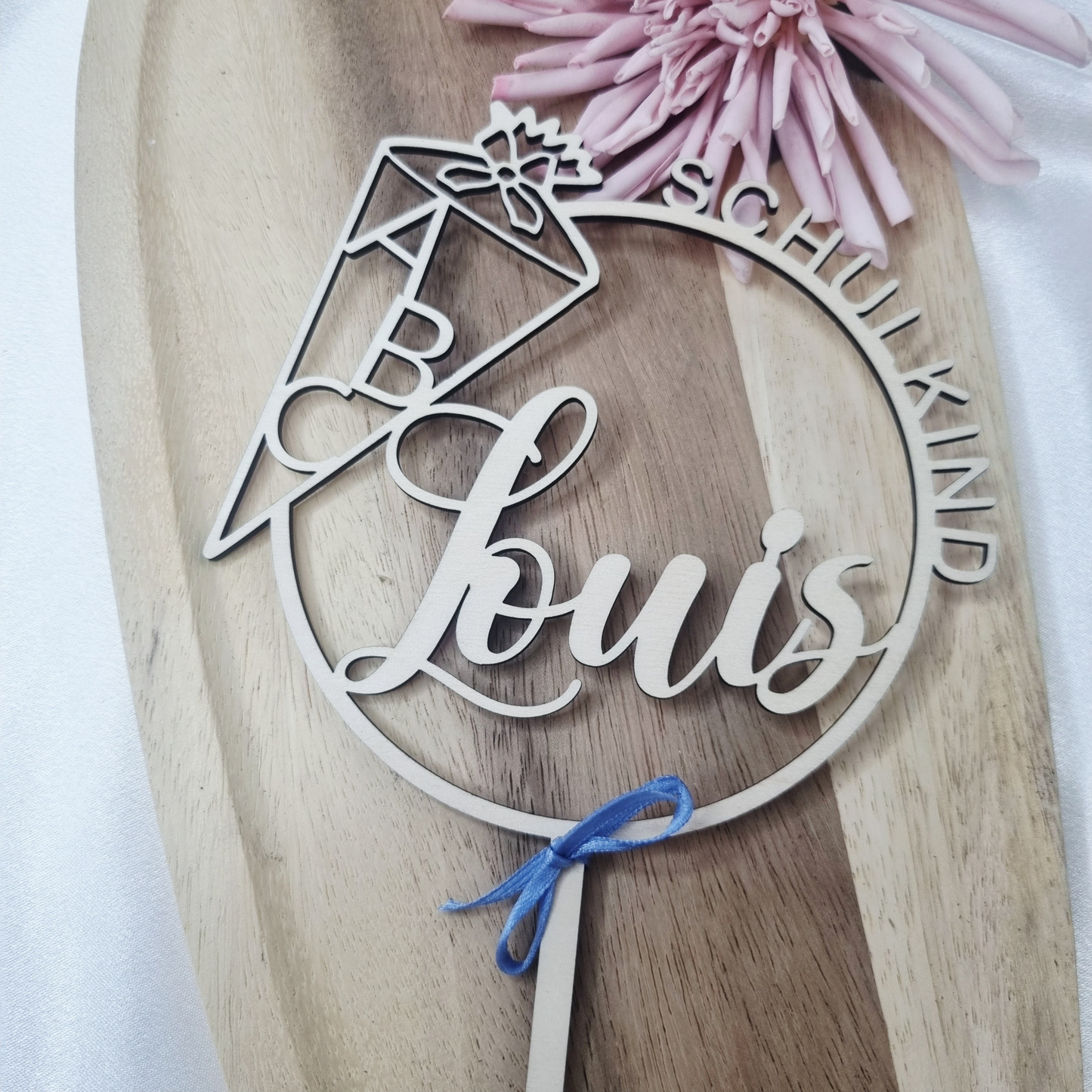 Personalisierter Cake Topper zur Einschulung mit Name aus Holz