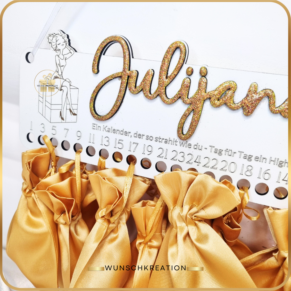 Personalisierter Adventskalender aus Holz mit Gravur und Glitzereffekt