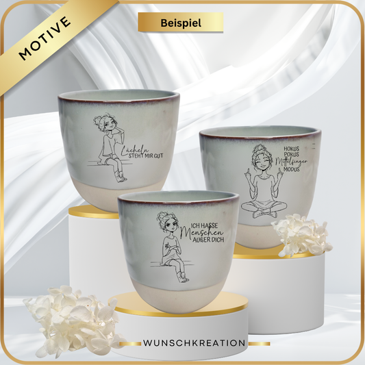 Gravierte Steingut Tasse Grün/Beige | Handgezeichnete Sarkasmus-Motive