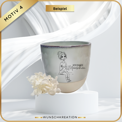 Gravierte Steingut Tasse Grün/Beige | Handgezeichnete Sarkasmus-Motive