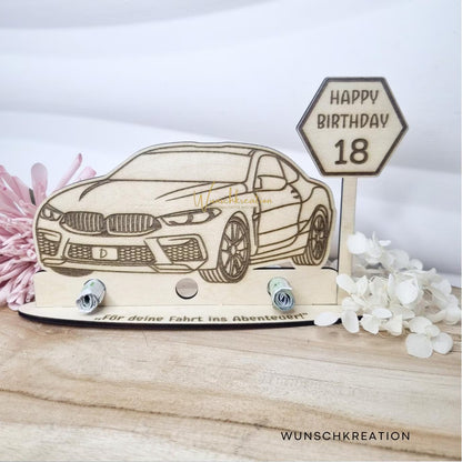 Geldgeschenk Auto aus Holz – Personalisiert mit Name & Alter | Führerschein | Geburtstag Teenager