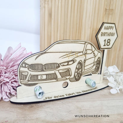 Geldgeschenk Auto aus Holz – Personalisiert mit Name & Alter | Führerschein | Geburtstag Teenager