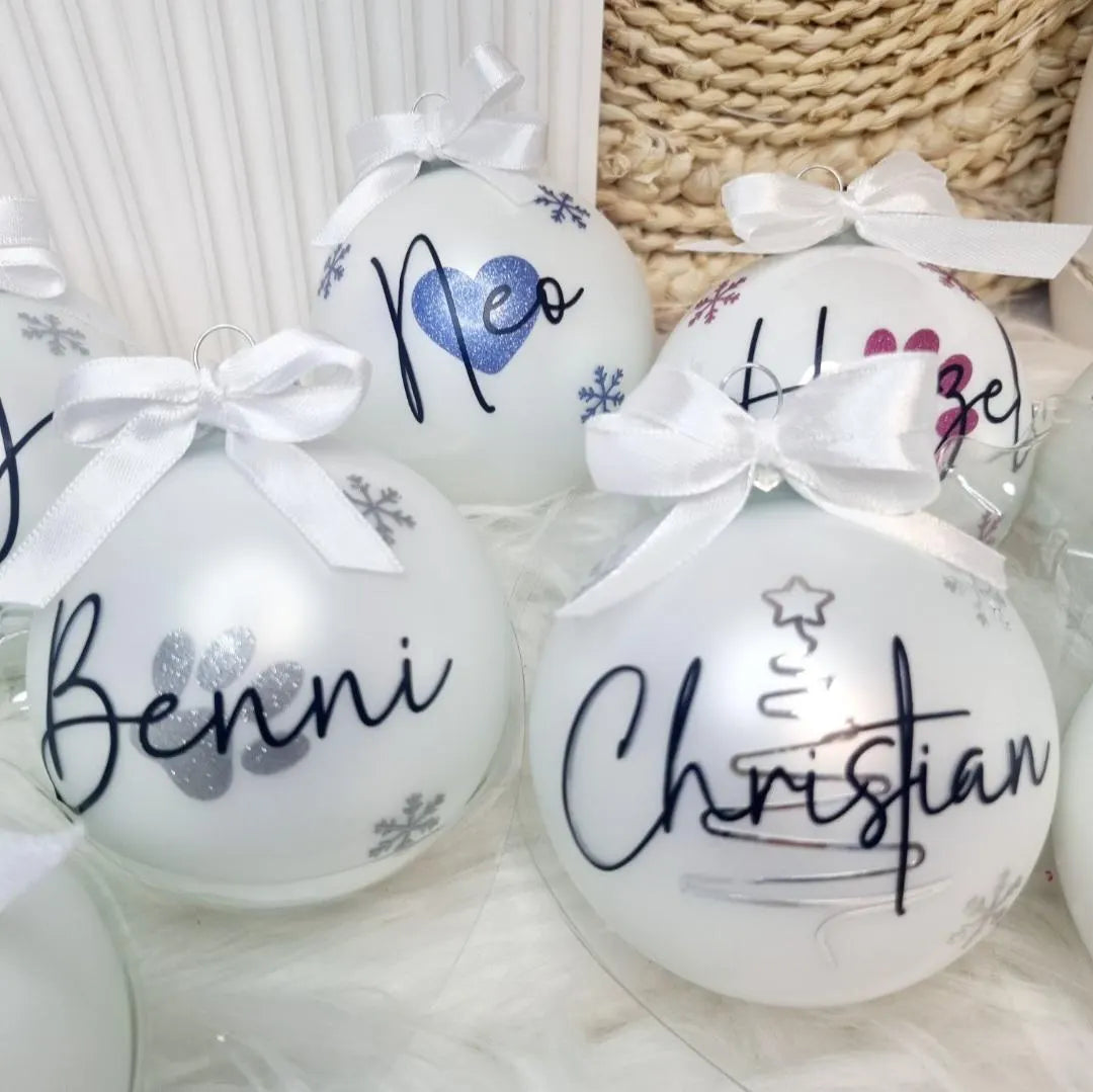 Personalisierte Weihnachtskugeln aus Glas – Matt | Mit Namen, Pfote oder Motiv | Christbaumkugel 8 cm