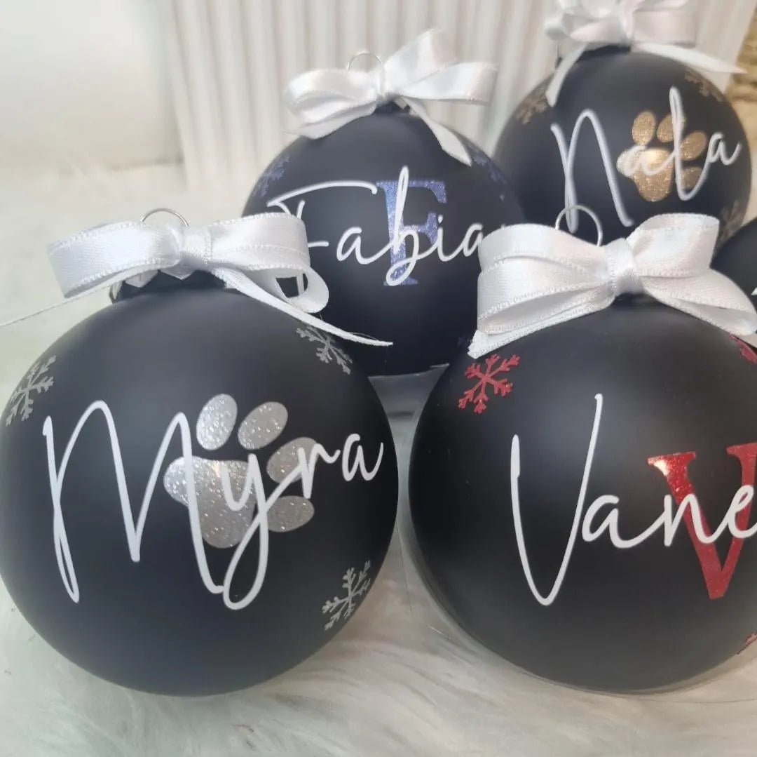Personalisierte Weihnachtskugeln aus Glas – Matt | Mit Namen, Pfote oder Motiv | Christbaumkugel 8 cm
