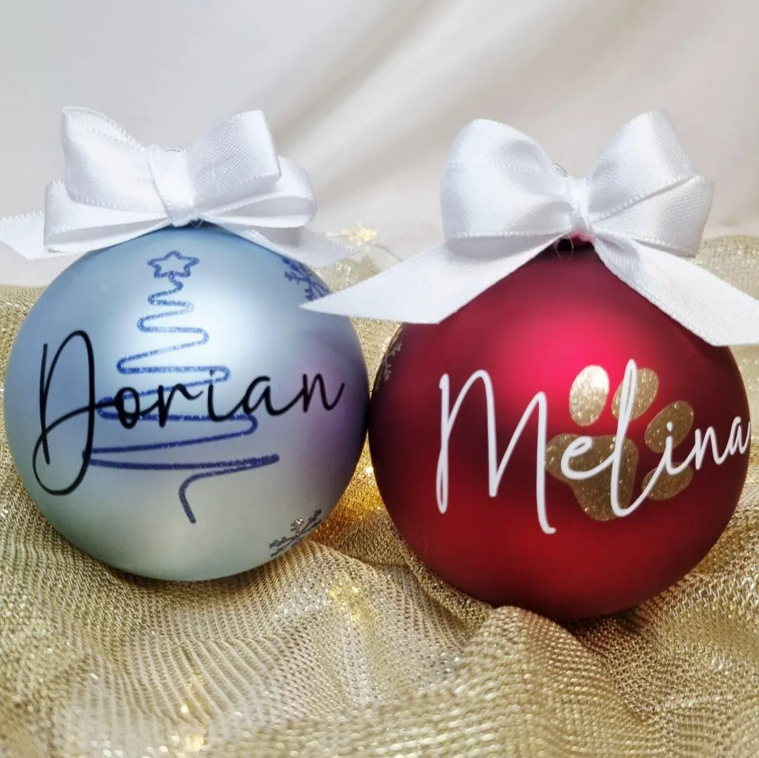 Personalisierte Weihnachtskugeln aus Glas – Matt | Mit Namen, Pfote oder Motiv | Christbaumkugel 8 cm